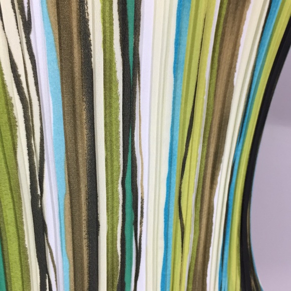 Figure flattering ruffled blouse - Picture 5 of 7